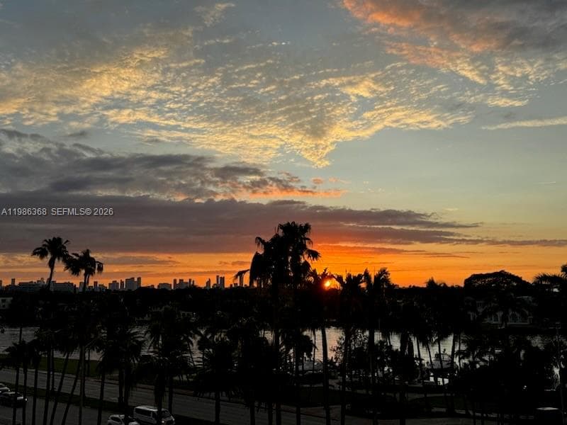 5401 Collins Ave # 320, Miami Beach FL 33140 — 54