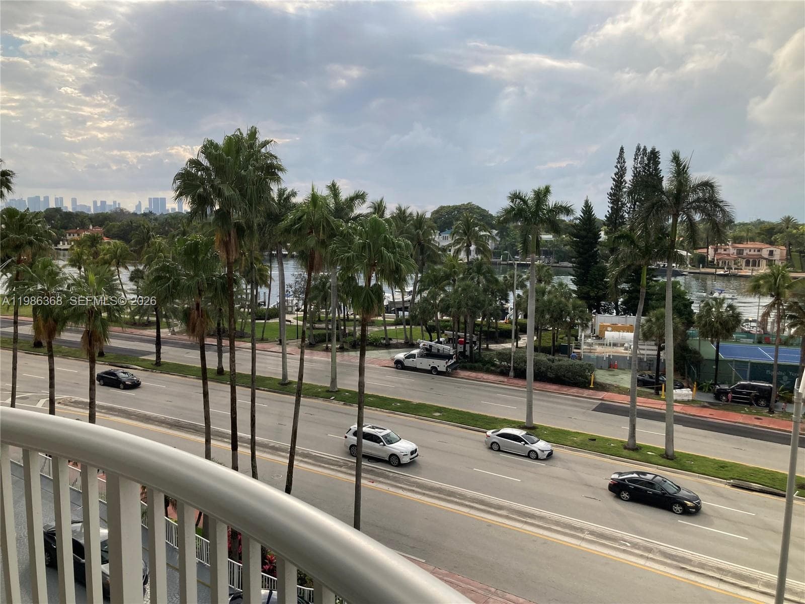 5401 Collins Ave # 320, Miami Beach FL 33140 — 50