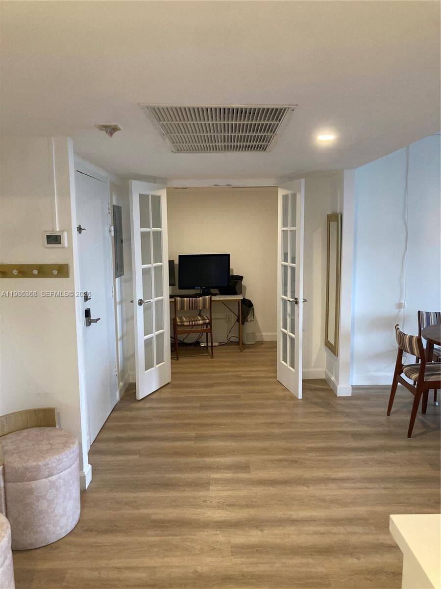 5401 Collins Ave # 320, Miami Beach FL 33140 — 40