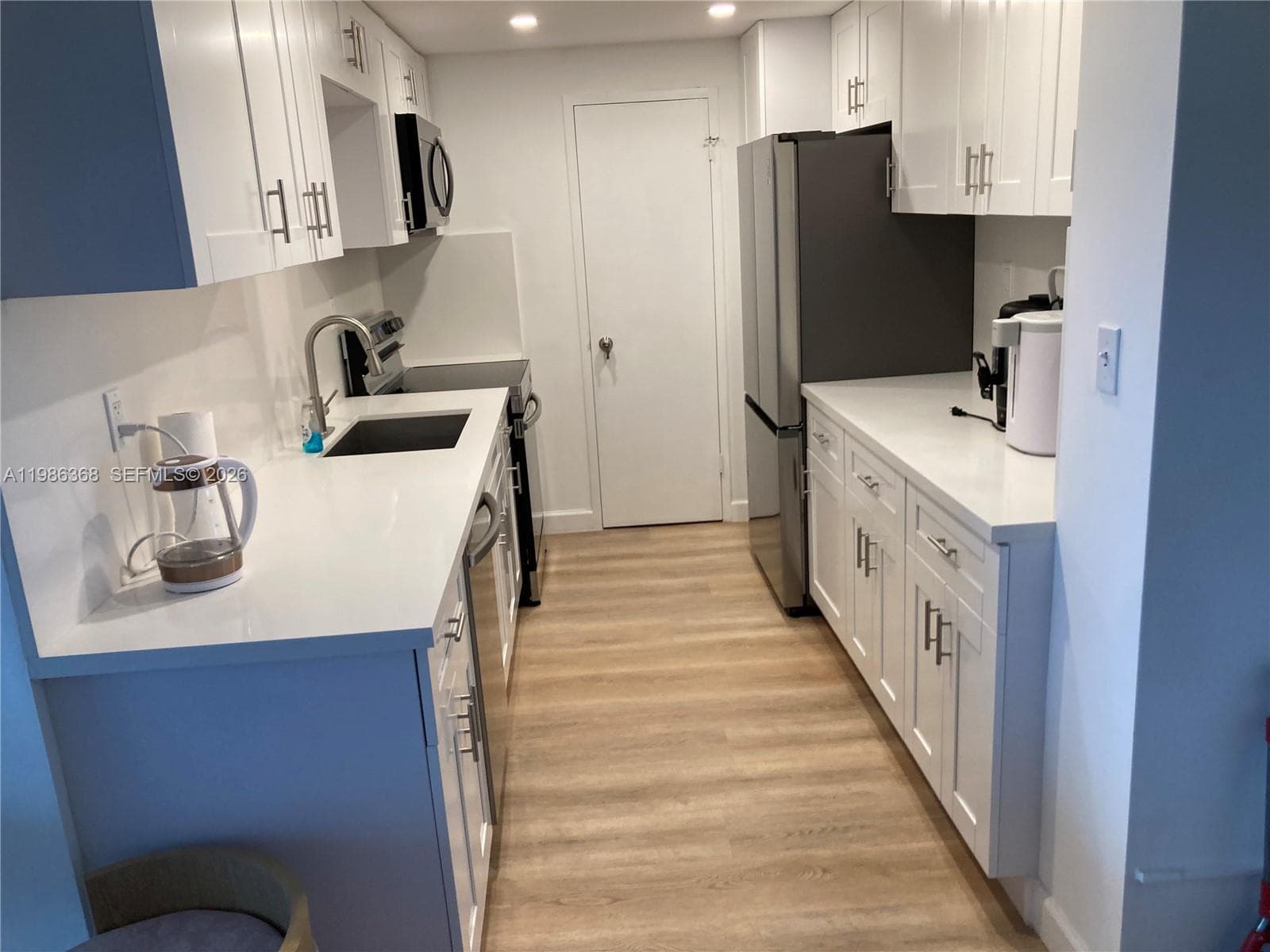 5401 Collins Ave # 320, Miami Beach FL 33140 — 25