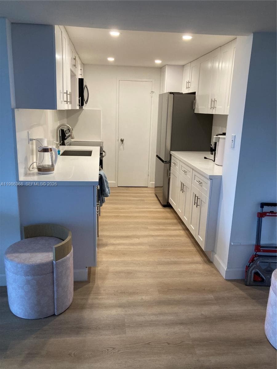 5401 Collins Ave # 320, Miami Beach FL 33140 — 21