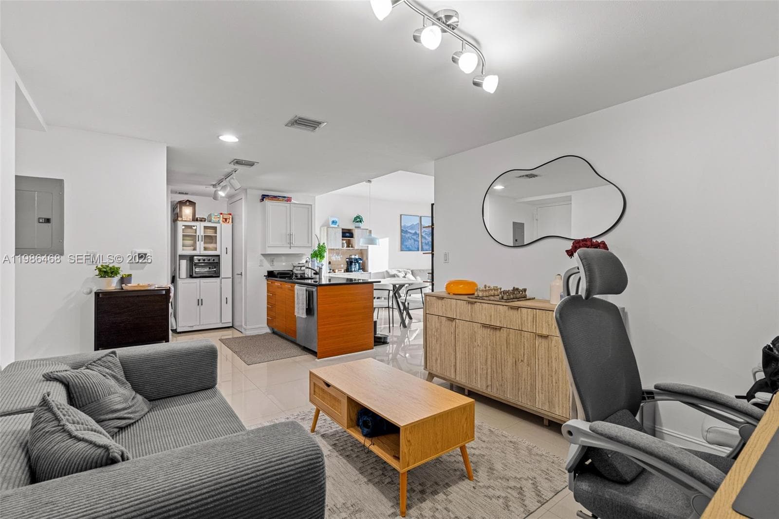 50 Biscayne Blvd # 2507, Miami FL 33132 — 16