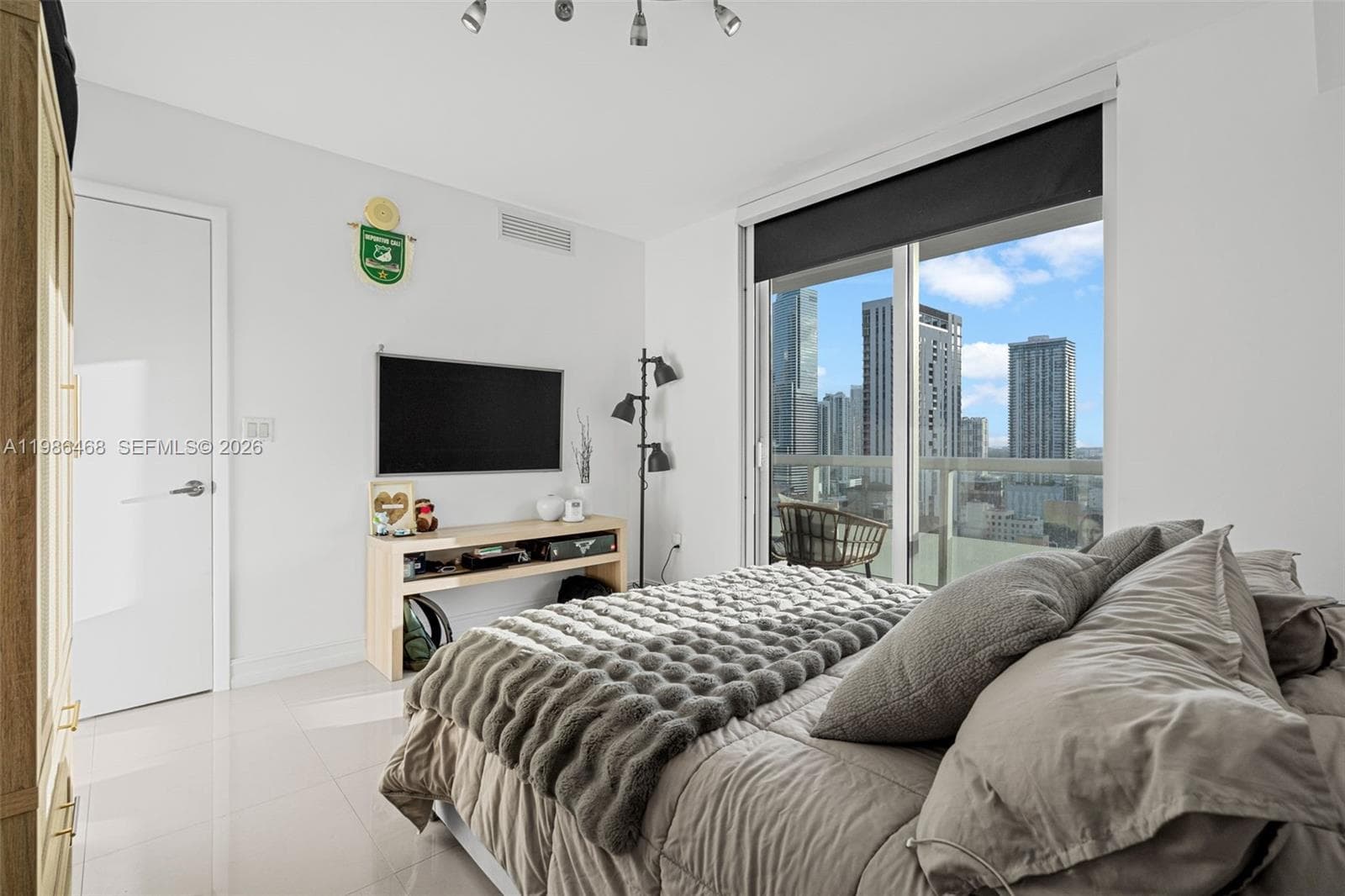 50 Biscayne Blvd # 2507, Miami FL 33132 — 22