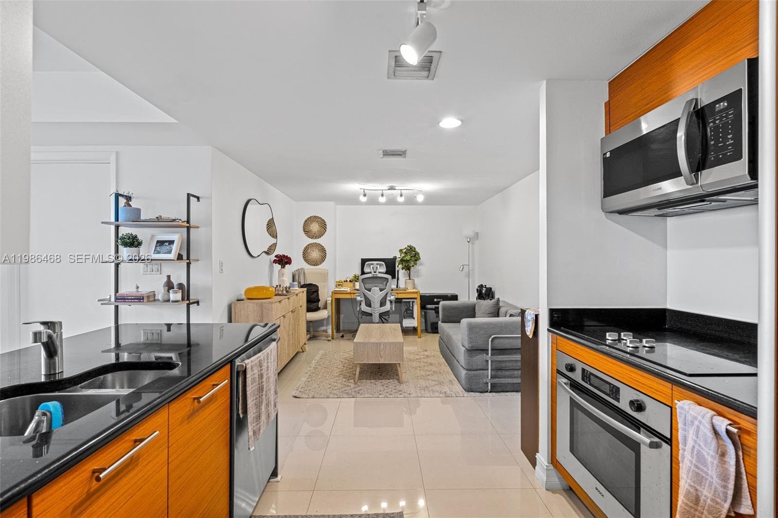 50 Biscayne Blvd # 2507, Miami FL 33132 — 10