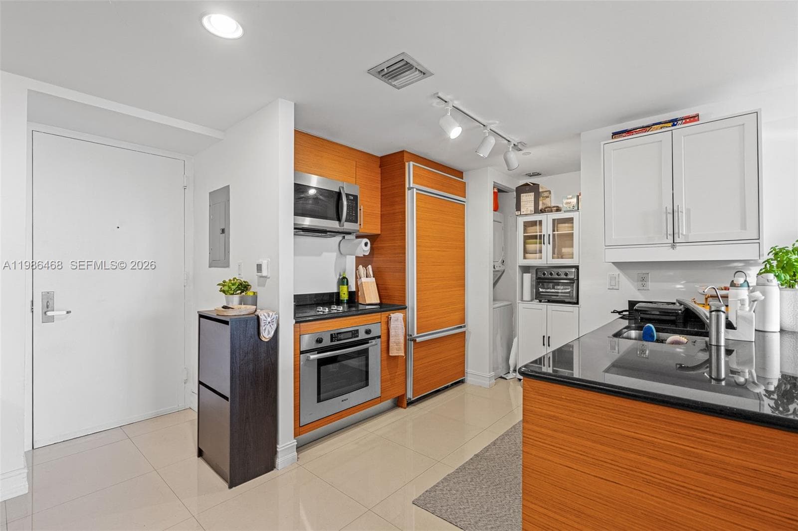 50 Biscayne Blvd # 2507, Miami FL 33132 — 14