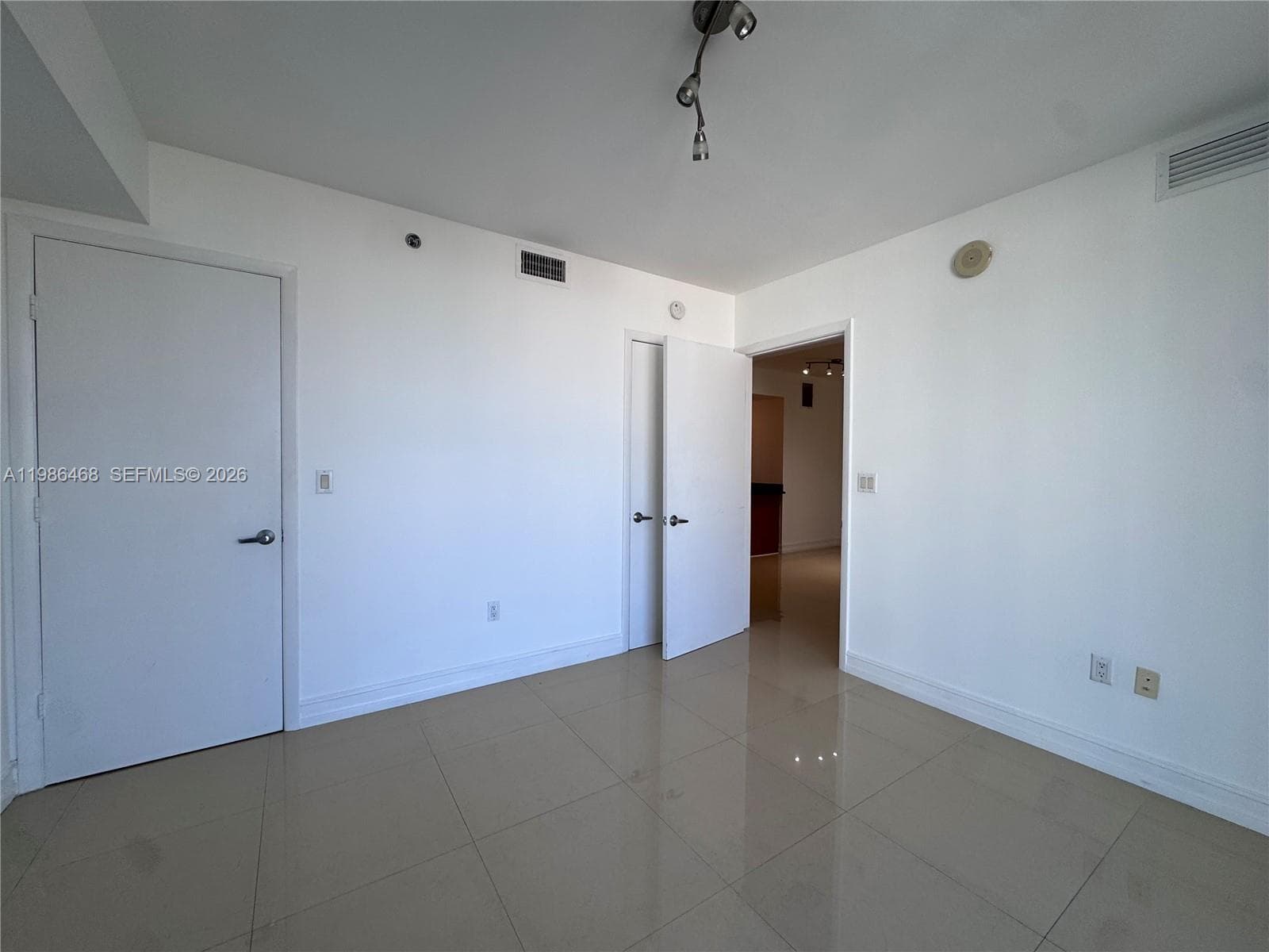 50 Biscayne Blvd # 2507, Miami FL 33132 — 48