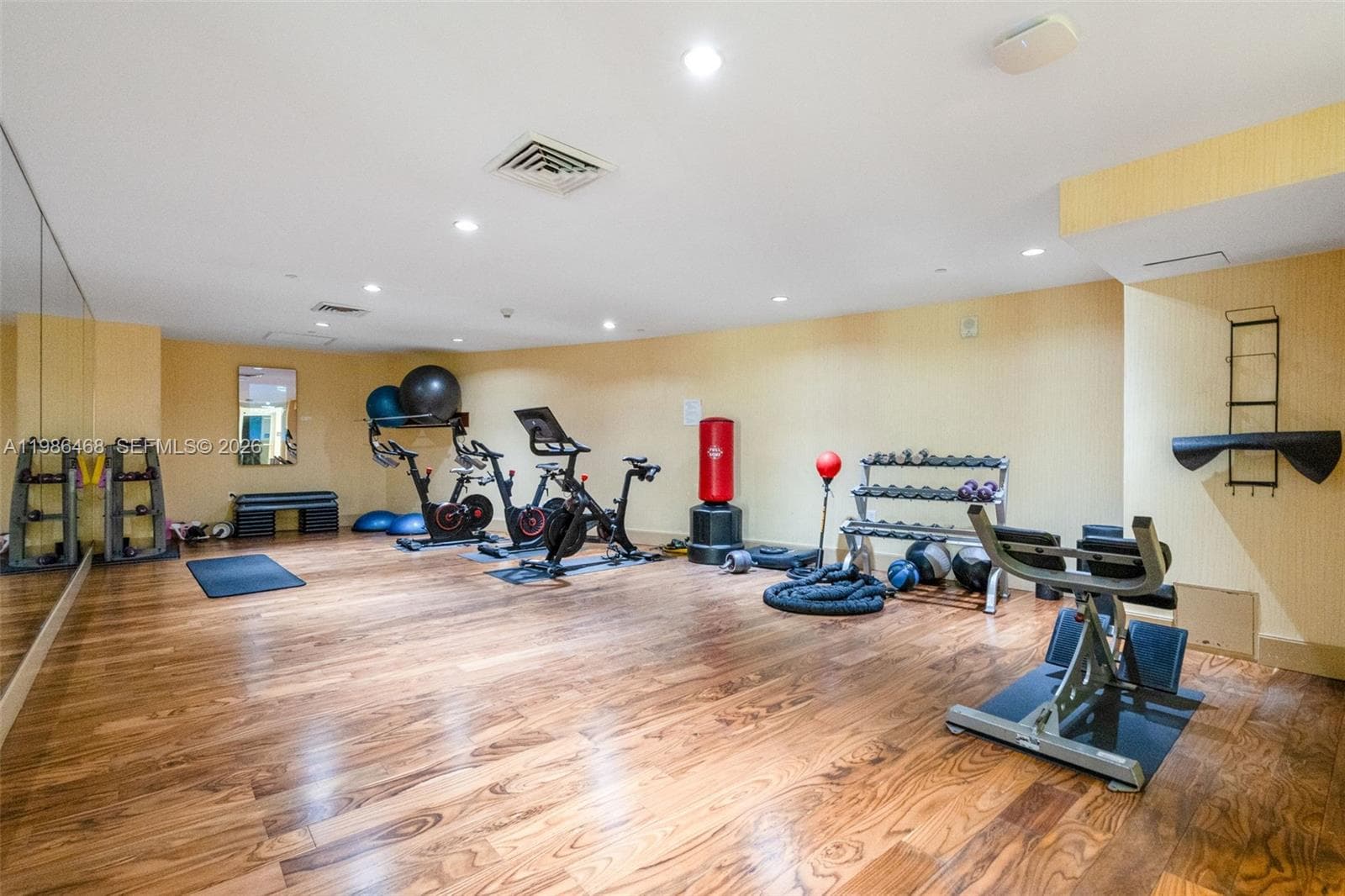 50 Biscayne Blvd # 2507, Miami FL 33132 — 39