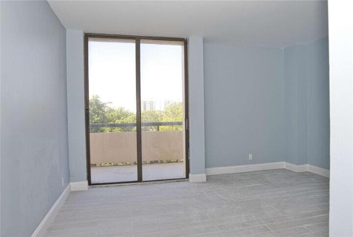 19355 Turnberry Way # 3d, Miami FL 33180 — 27