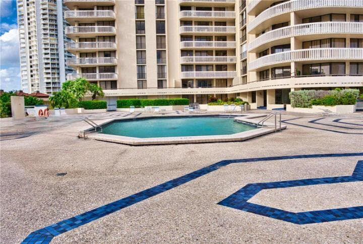 19355 Turnberry Way # 3d, Miami FL 33180 — 42