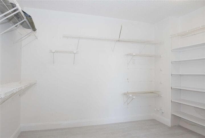 19355 Turnberry Way # 3d, Miami FL 33180 — 33