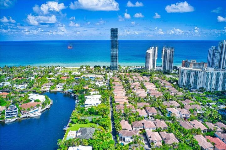 19355 Turnberry Way # 3d, Miami FL 33180 — 39