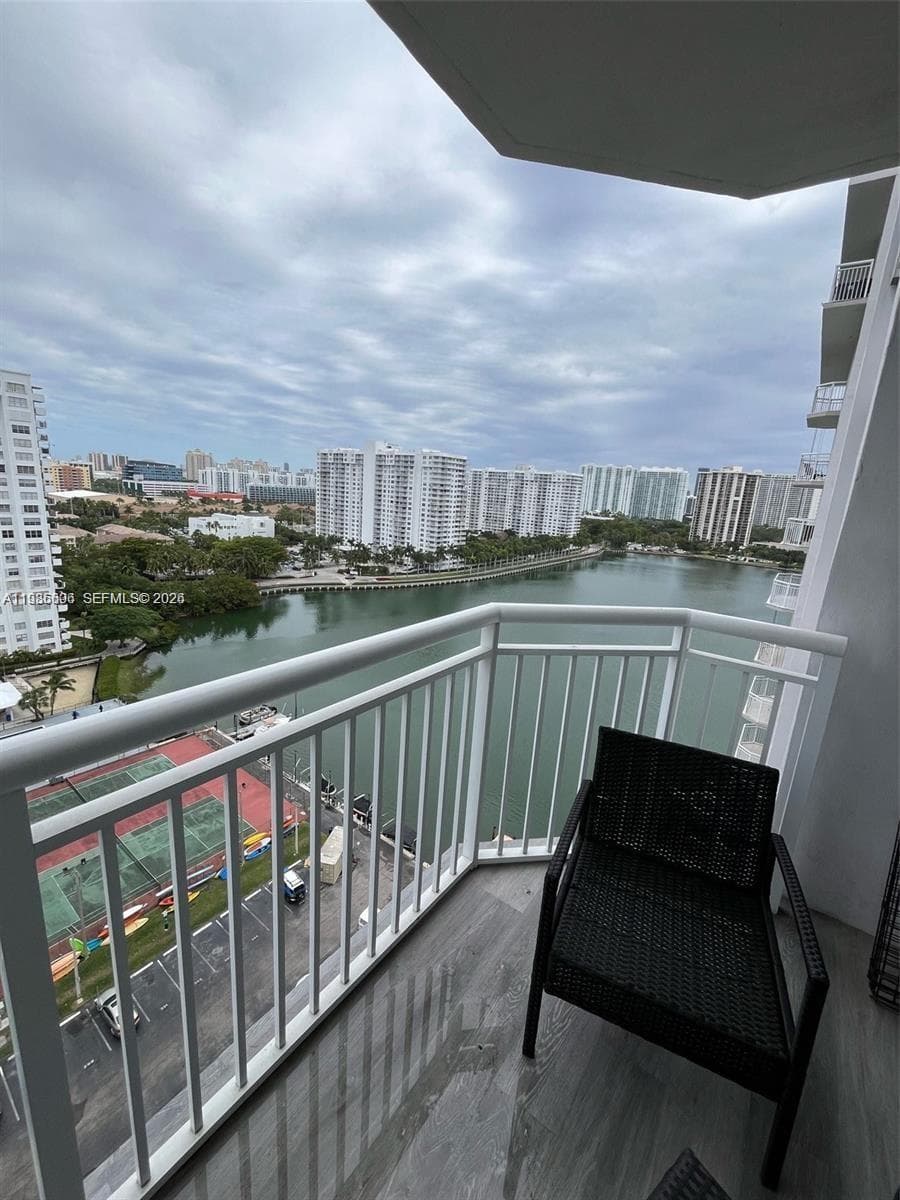 18071 Biscayne Blvd # 1702, Aventura FL 33160 — 1