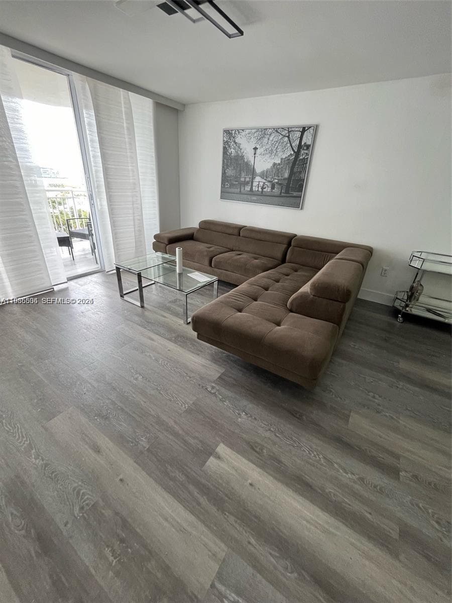 18071 Biscayne Blvd # 1702, Aventura FL 33160 — 4