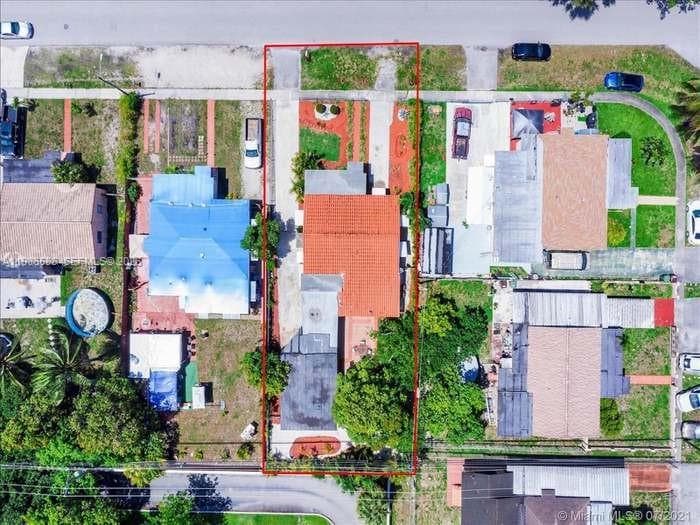 52 E 50th Pl, Hialeah FL 33013 — 2