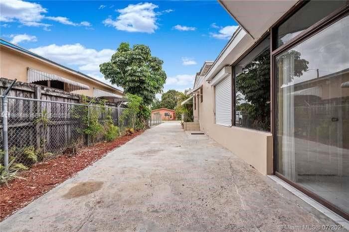 52 E 50th Pl, Hialeah FL 33013 — 17