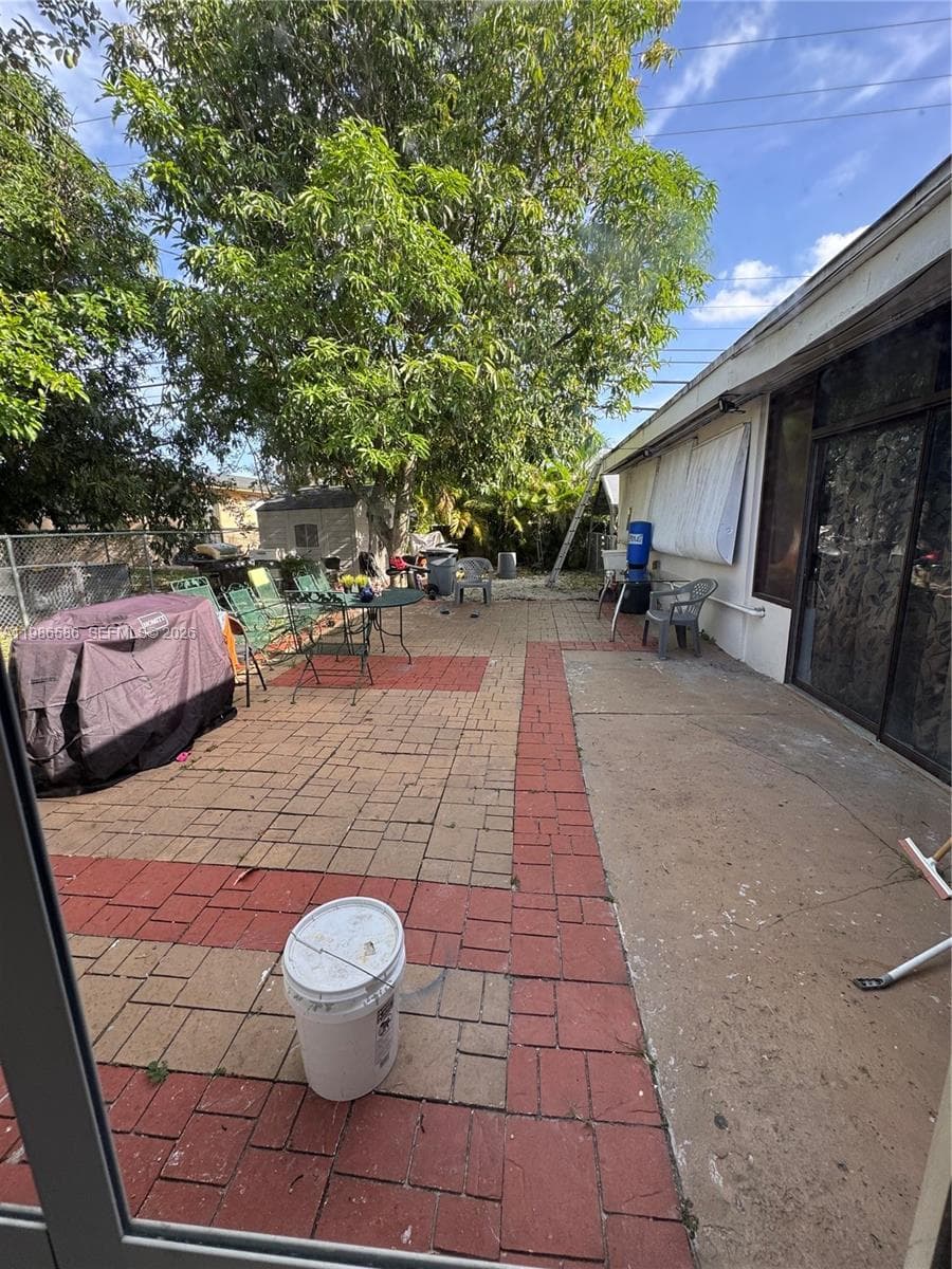 52 E 50th Pl, Hialeah FL 33013 — 20