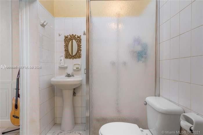 52 E 50th Pl, Hialeah FL 33013 — 9