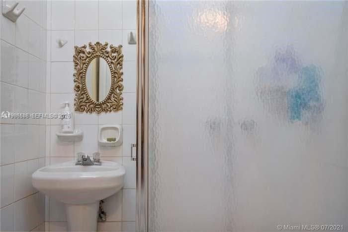 52 E 50th Pl, Hialeah FL 33013 — 10