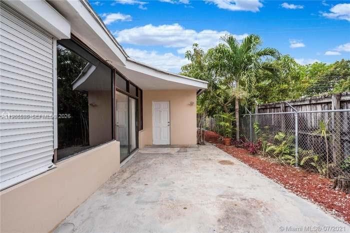 52 E 50th Pl, Hialeah FL 33013 — 18