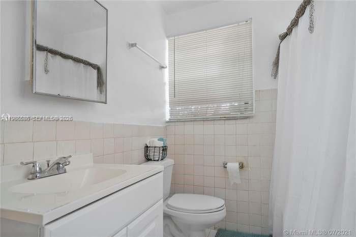 52 E 50th Pl, Hialeah FL 33013 — 15