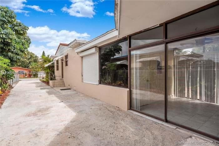 52 E 50th Pl, Hialeah FL 33013 — 19