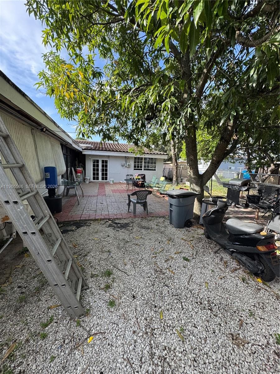 52 E 50th Pl, Hialeah FL 33013 — 21