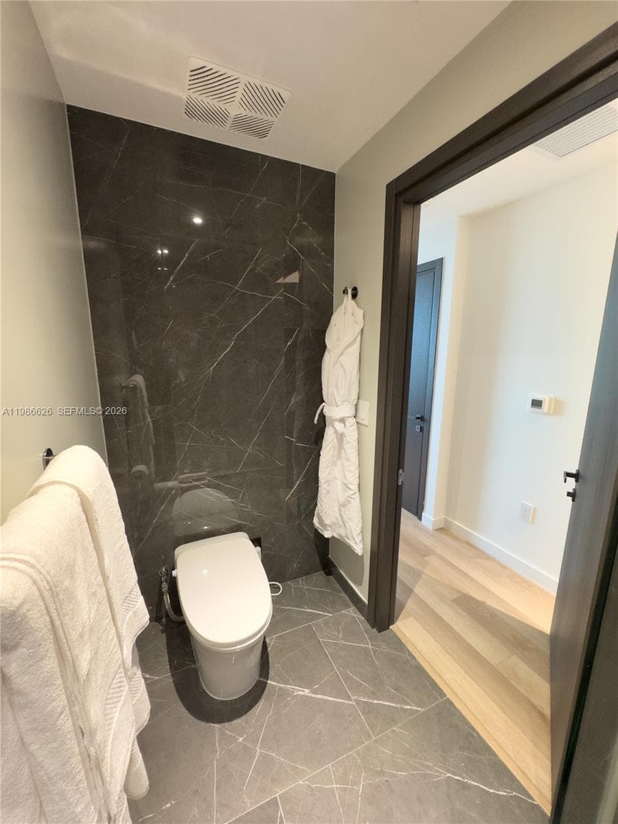 20 NE 11th St # 3006A, Miami FL 33132 — 10