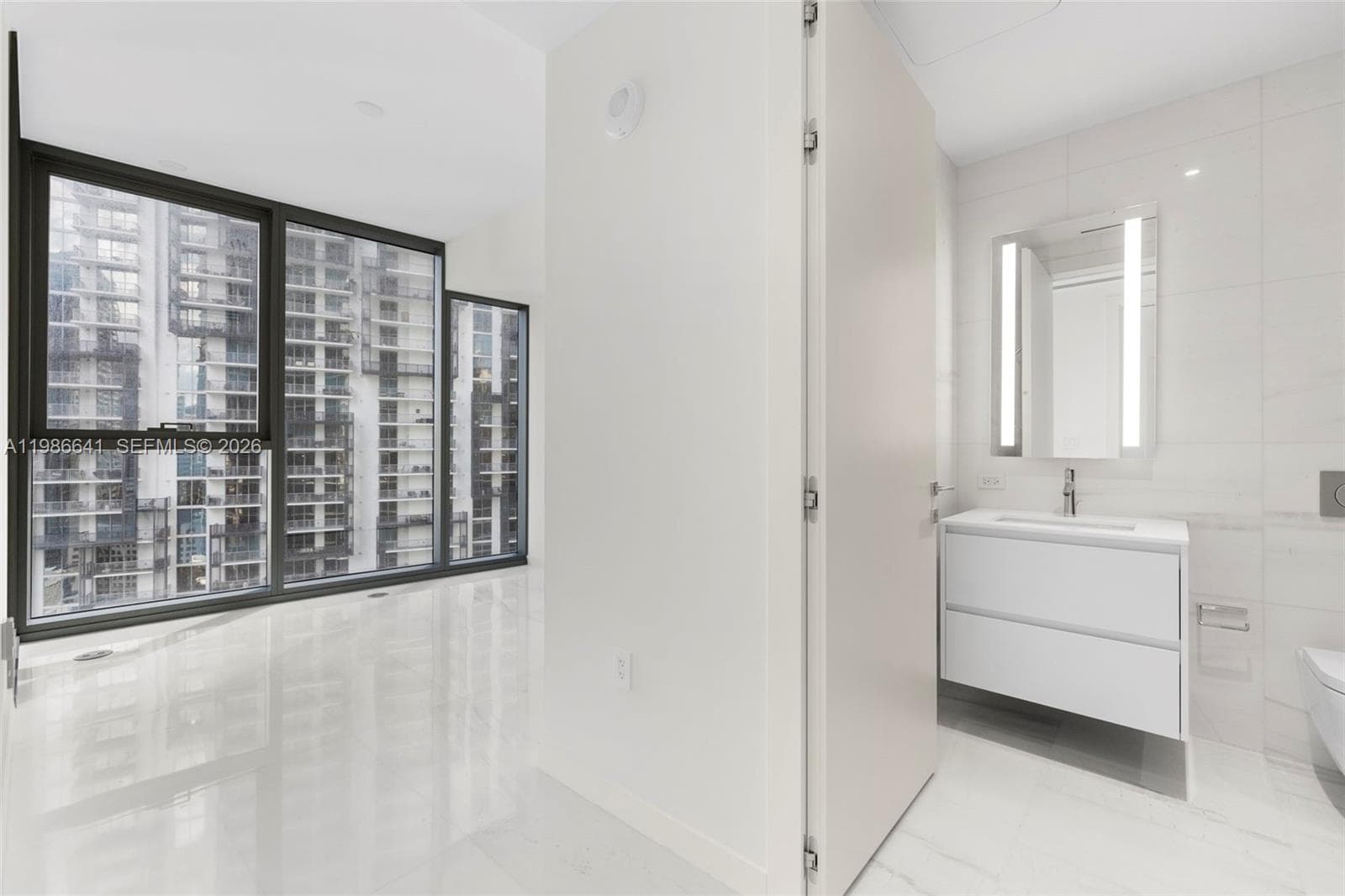 300 Biscayne Blvd Way # 2409, Miami FL 33131 — 23
