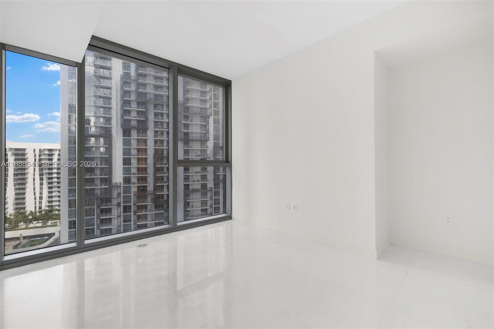 300 Biscayne Blvd Way # 2409, Miami FL 33131 — 32
