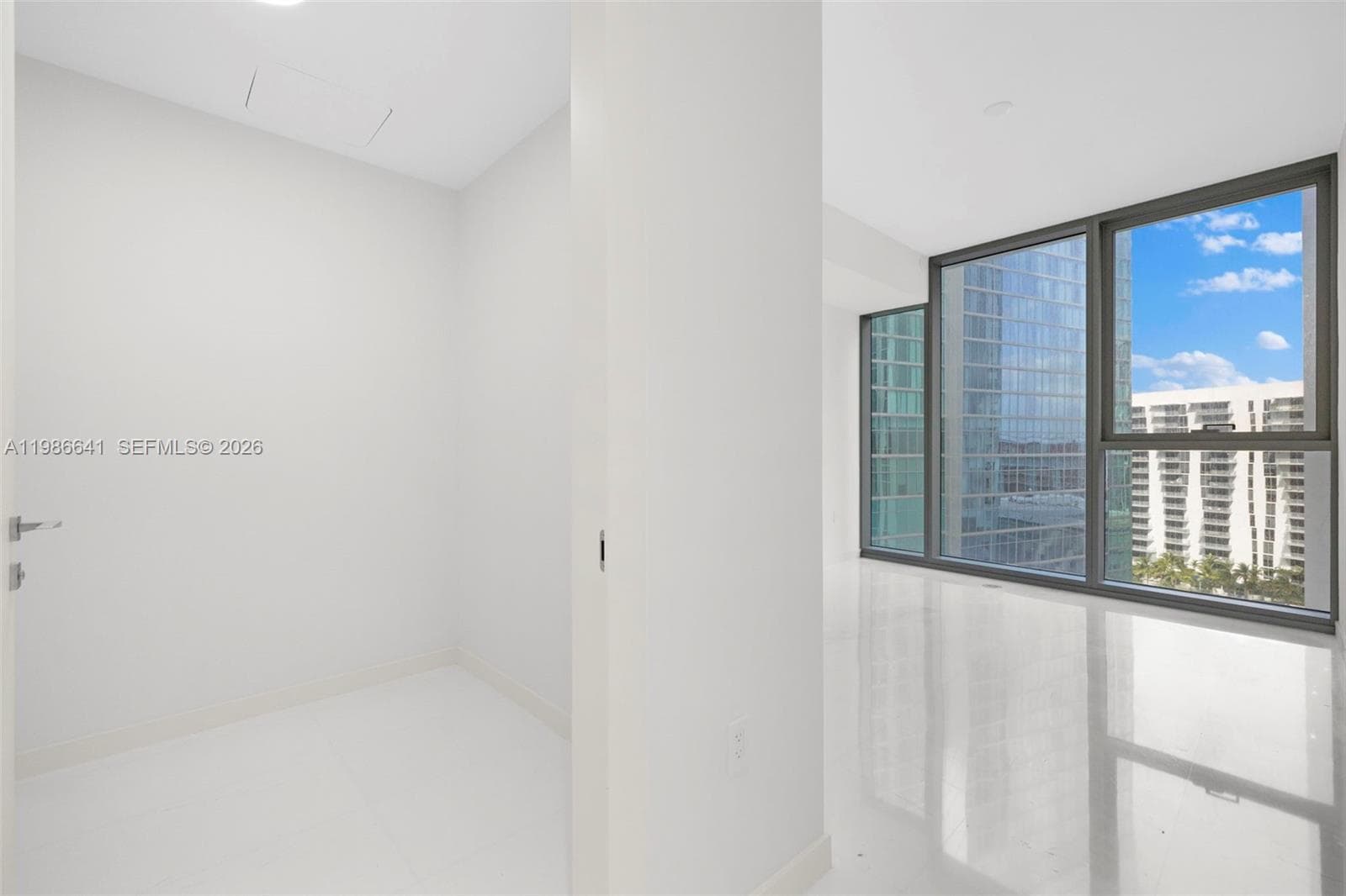 300 Biscayne Blvd Way # 2409, Miami FL 33131 — 30