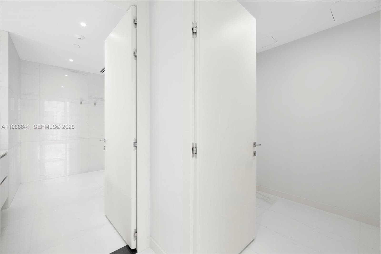 300 Biscayne Blvd Way # 2409, Miami FL 33131 — 34