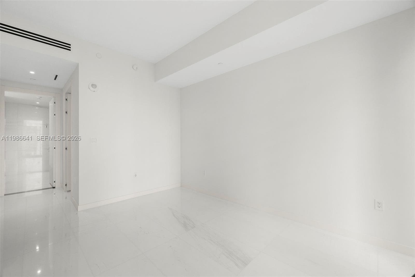 300 Biscayne Blvd Way # 2409, Miami FL 33131 — 33