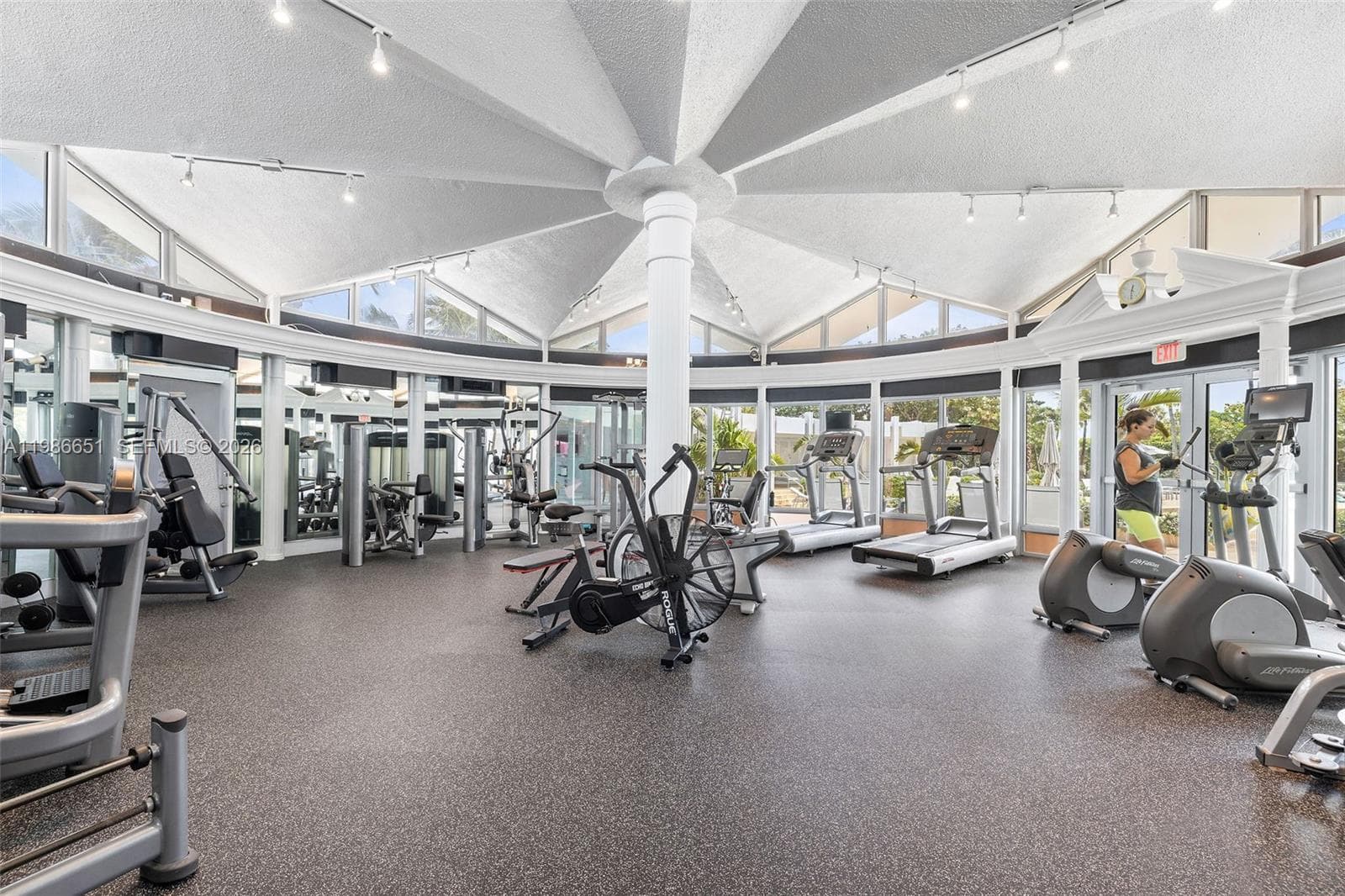5055 Collins Ave # 5M, Miami Beach FL 33140 — 25