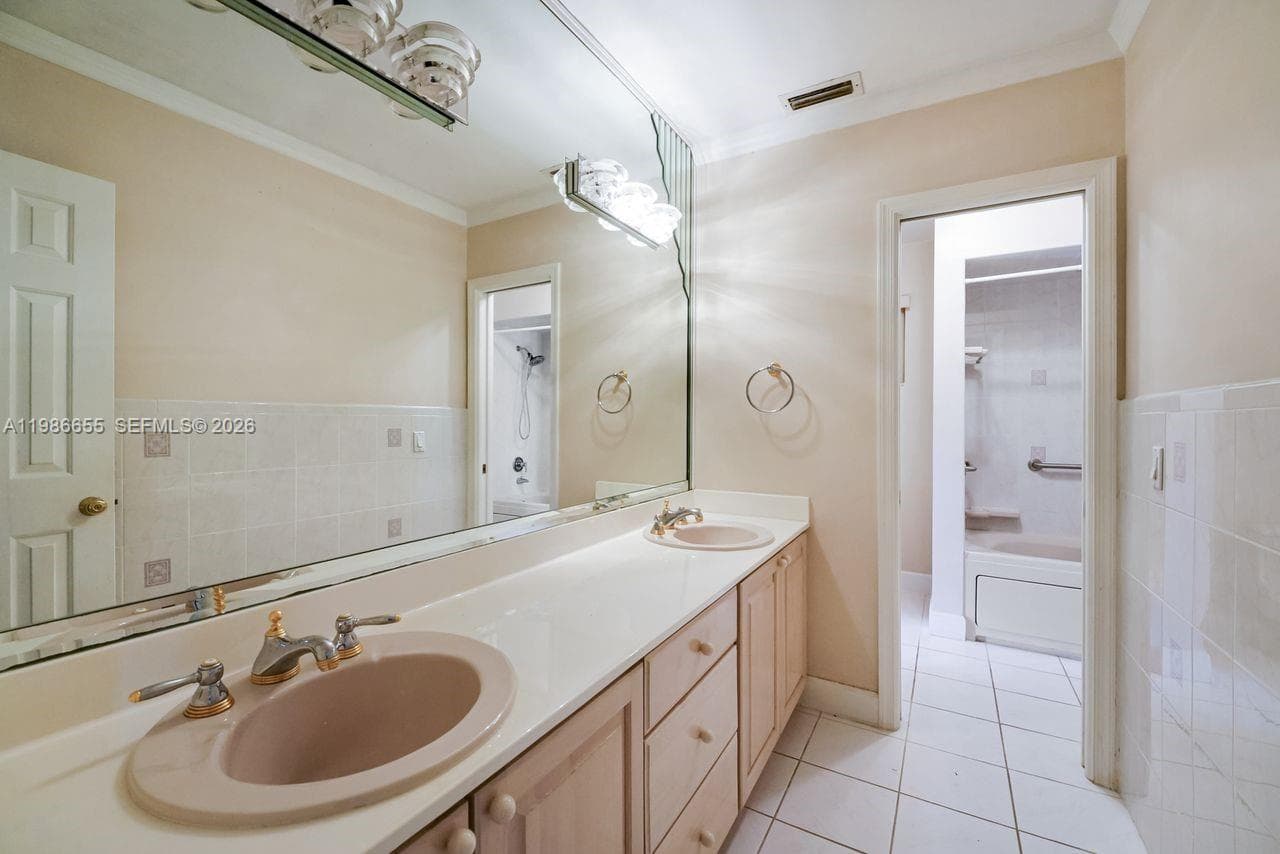 10805 SW 128th Ter, Miami FL 33176 — 25