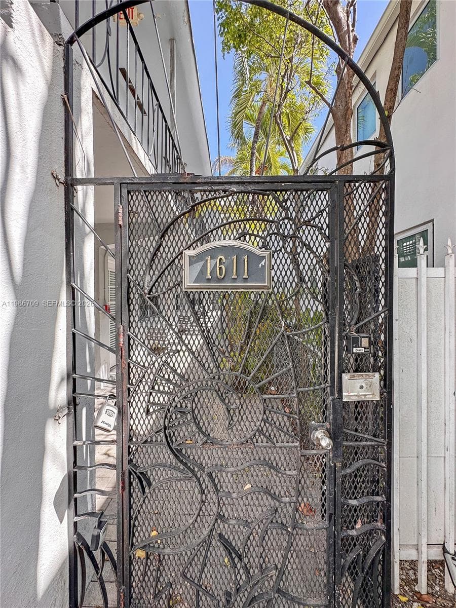 1611 West Ave # 9, Miami Beach FL 33139 — 23