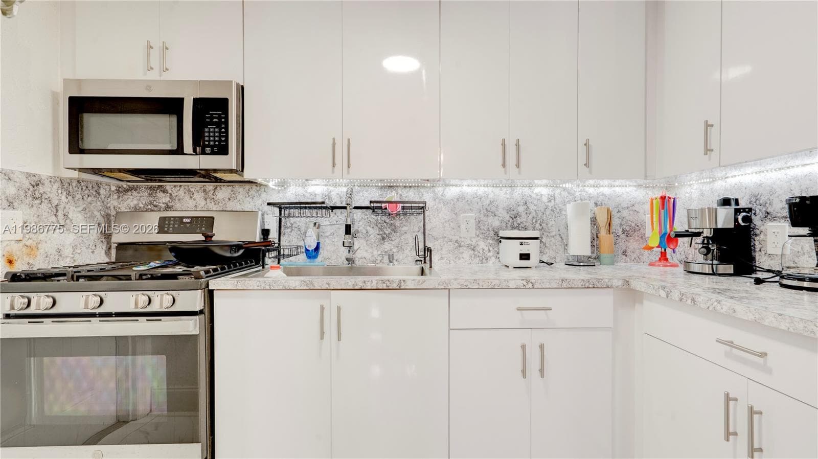 10529 NW 35th Ave, Miami FL 33147 — 22