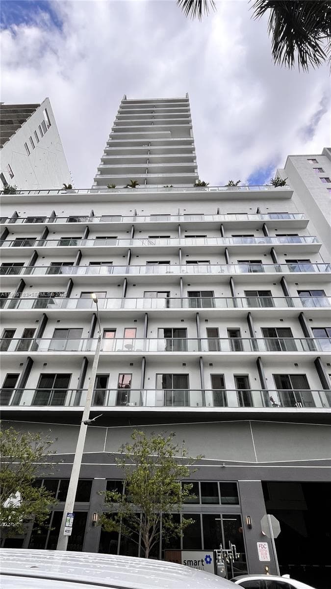 229 SW 9th St # 307, Miami FL 33130 — 2