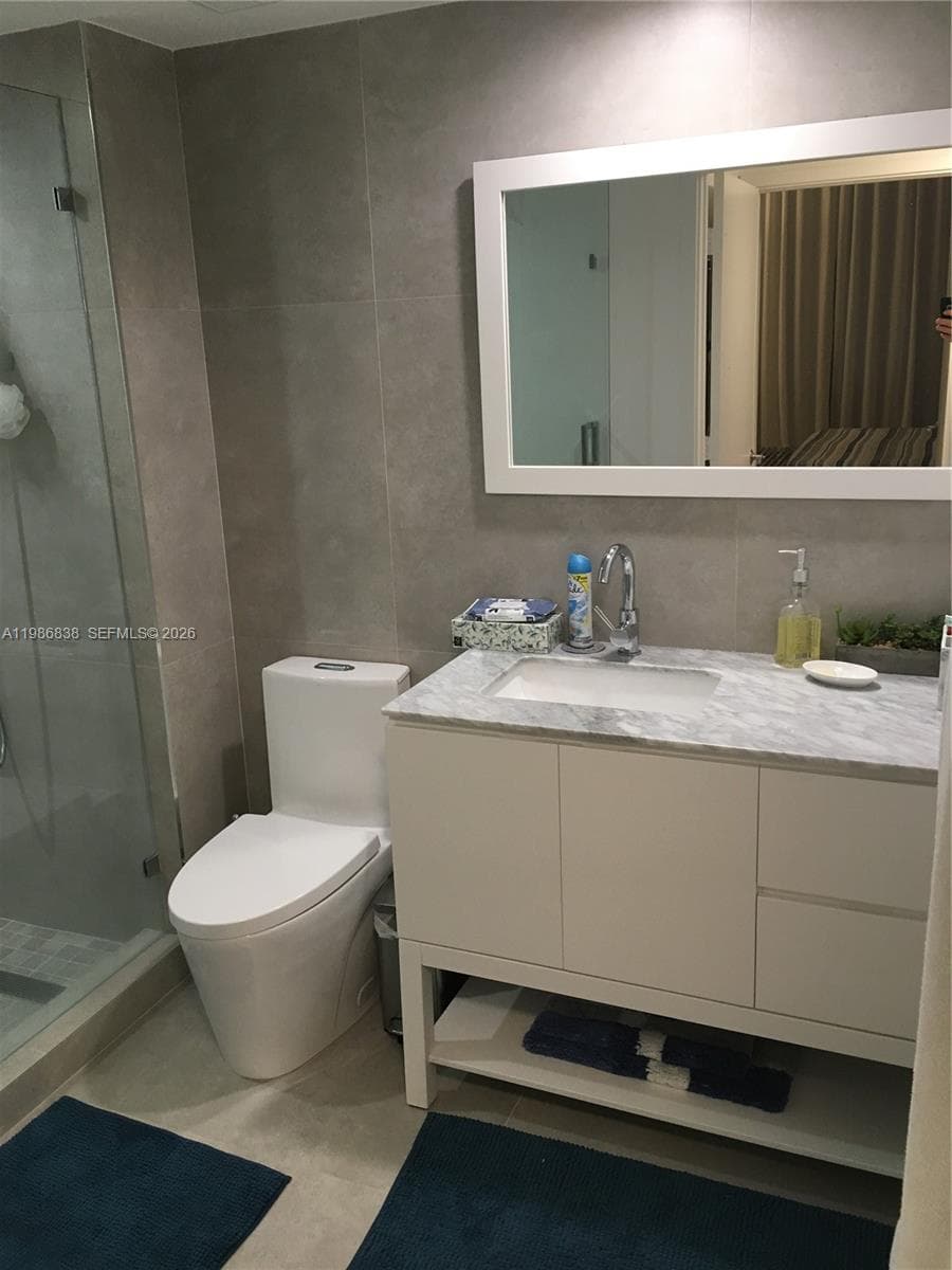 335 S Biscayne Blvd # 3910, Miami FL 33131 — 17