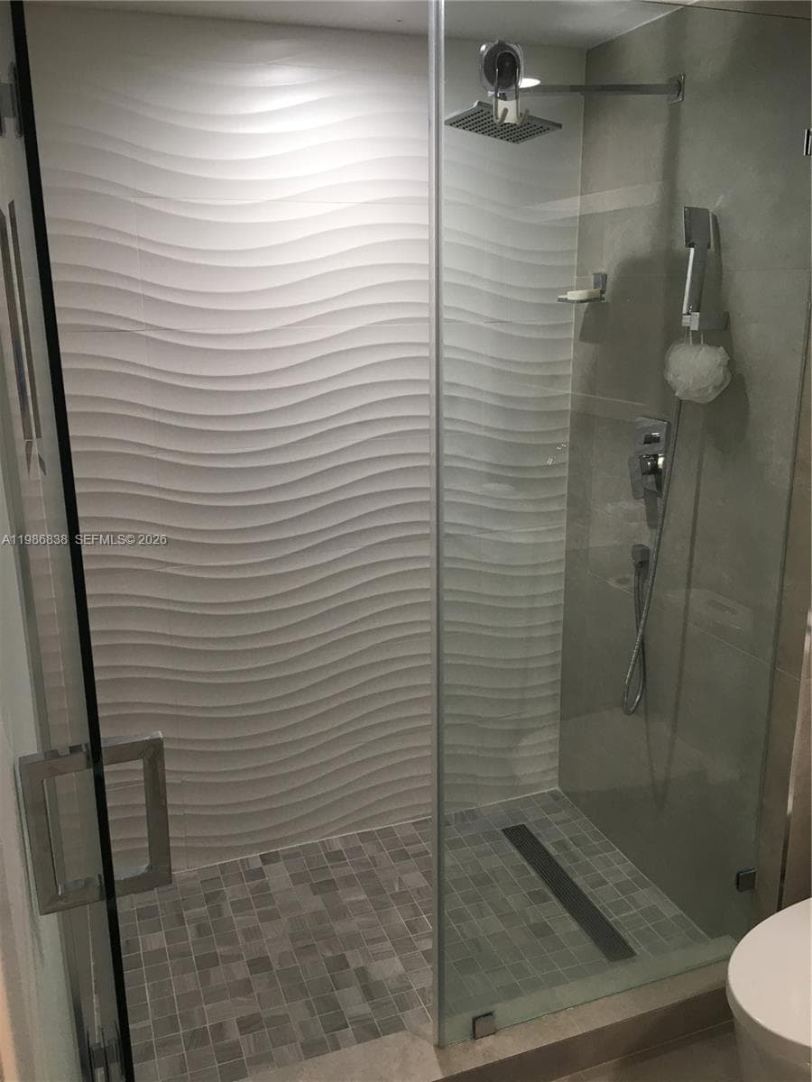 335 S Biscayne Blvd # 3910, Miami FL 33131 — 18
