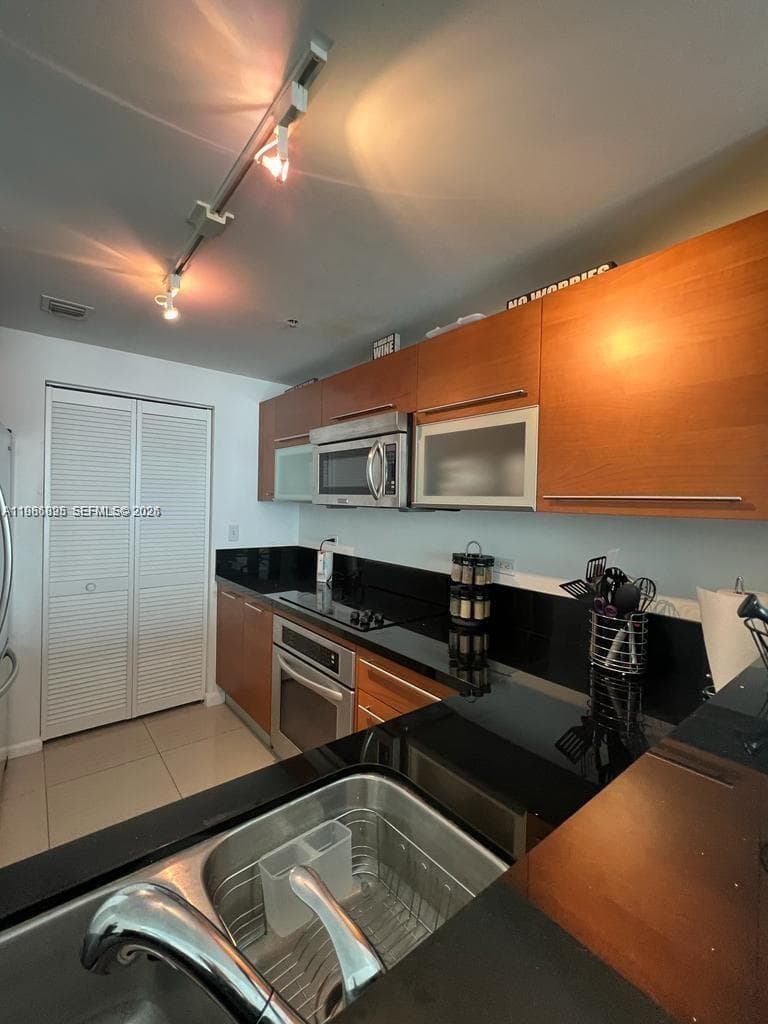 253 NE 2nd St # 3806, Miami FL 33132 — 5