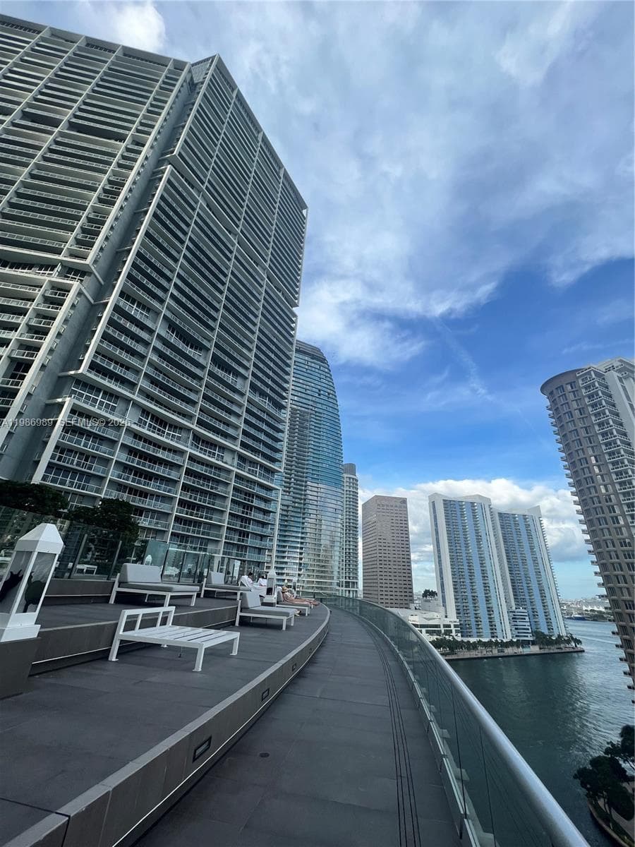 495 Brickell Ave # 2707, Miami FL 33131 — 27