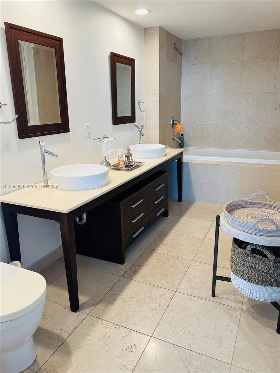 495 Brickell Ave # 2707, Miami FL 33131 — 9