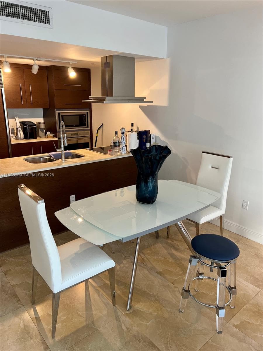 495 Brickell Ave # 2707, Miami FL 33131 — 21