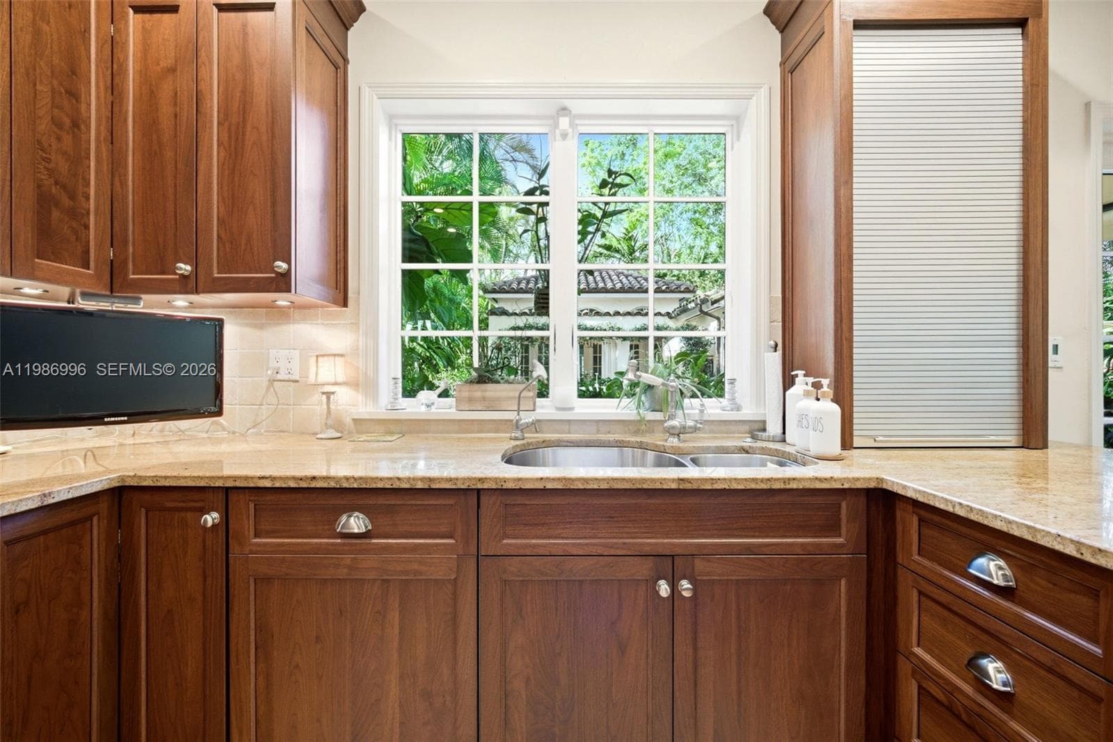 1231 Catalonia Ave, Coral Gables FL 33134 — 34