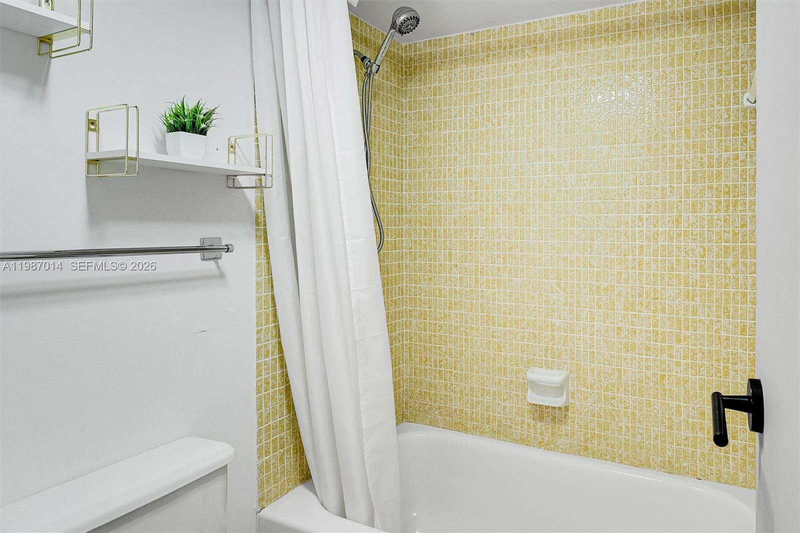 100 Bayview Dr # 617, Sunny Isles Beach FL 33160 — 23