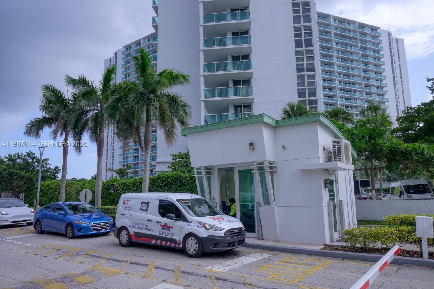 100 Bayview Dr # 617, Sunny Isles Beach FL 33160 — 43
