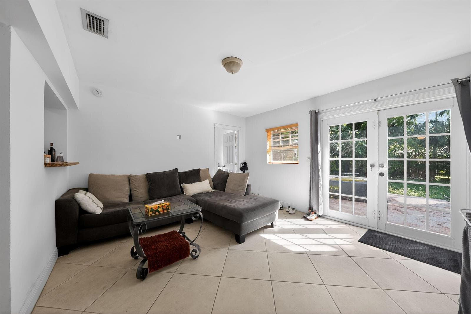 2131 Biarritz Drive, Miami Beach FL 33141 — 10