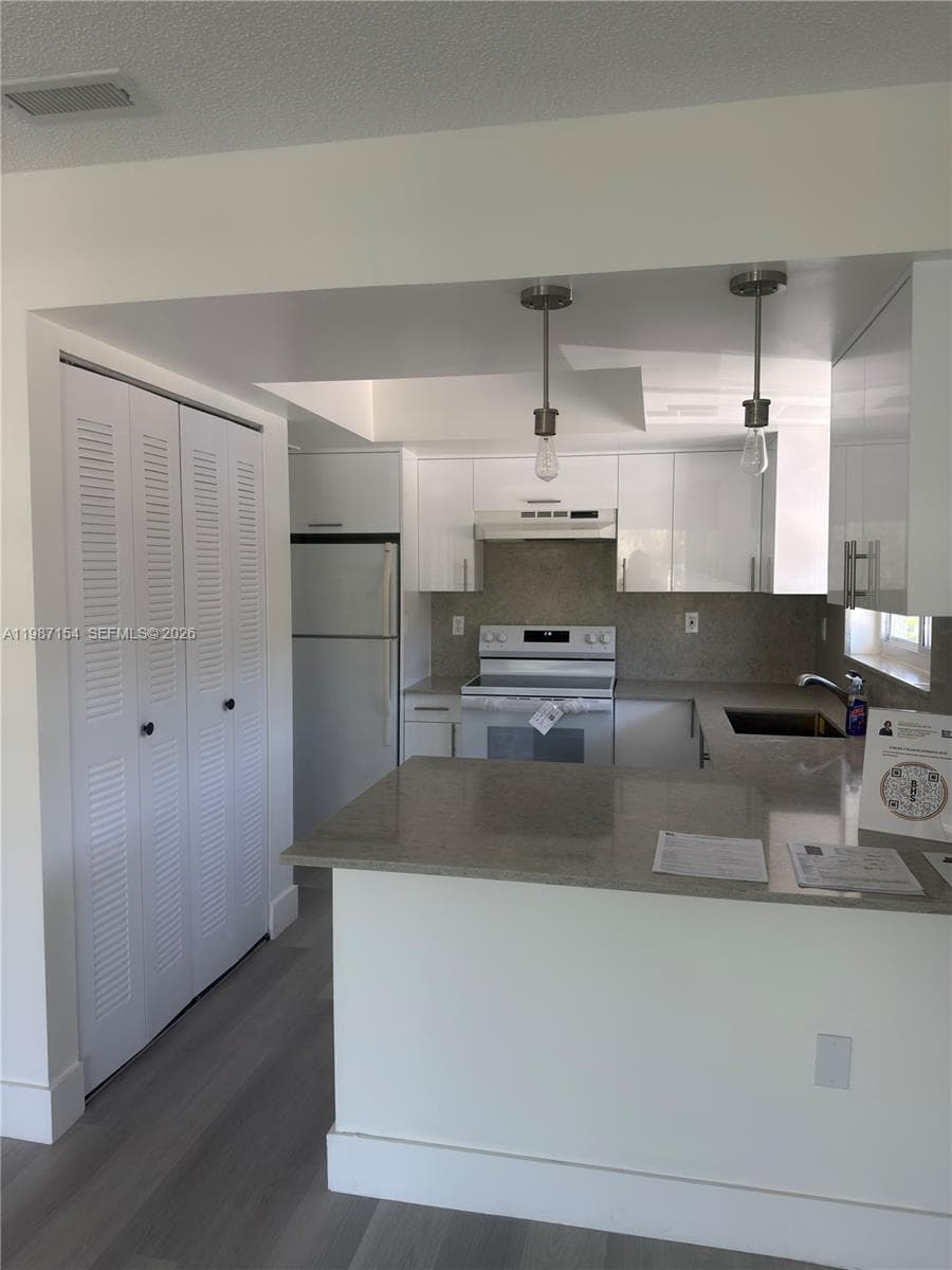 11163 NW 7th St # 19, Miami FL 33172 — 2