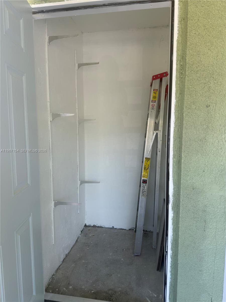 11163 NW 7th St # 19, Miami FL 33172 — 16