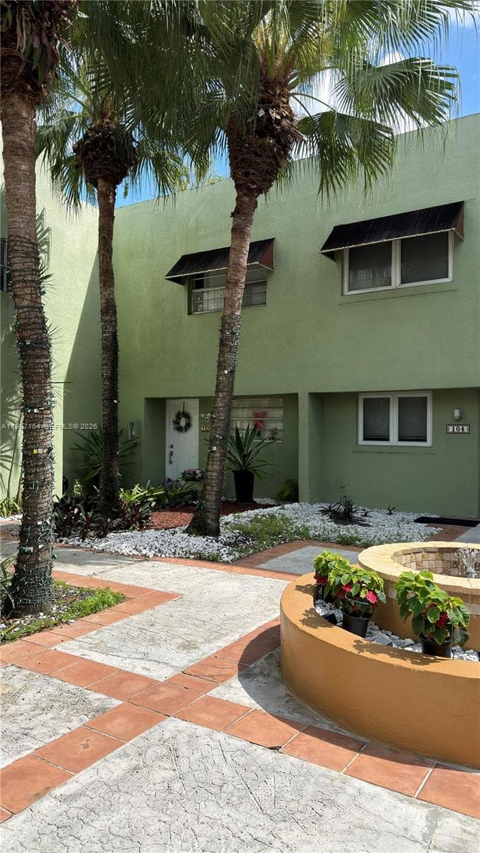 11163 NW 7th St # 19, Miami FL 33172 — 14